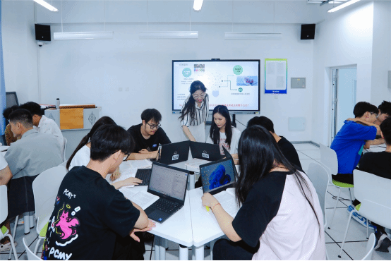 教学条件与实战舞台 构建高效实践教学平台的策略与路径